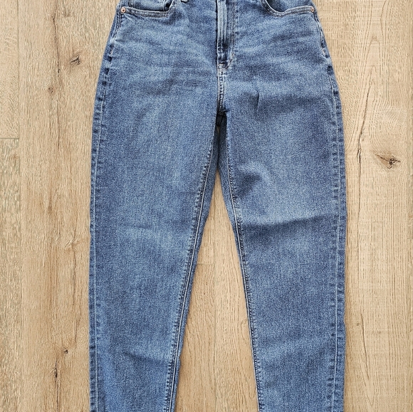 American Eaglr Stretch Curvy Mom Jean - Picture 7 of 7